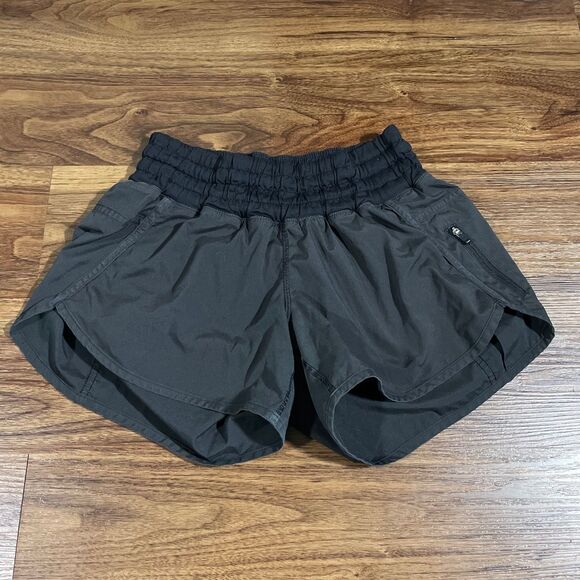 Lululemon Tracker Short 4 Way Stretch Black Women's Size 6 SLIGHT FADING Gym Run - Picture 1 of 7